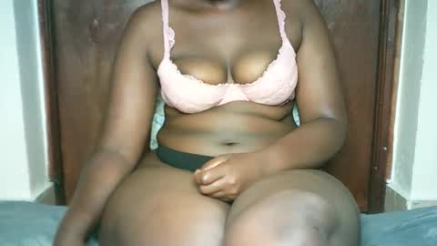 Snapshot of thickybabe_05 chatting on 01/20/25, 05:37 thickybabe_05 online show from 01/20/25, 05:37