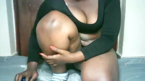 Snapshot of thickybabe_05 chatting on 02/06/25, 05:57 thickybabe_05 online show from 02/06/25, 05:57