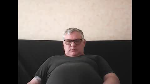 Snapshot of thierrysymp chatting on 12/31/24, 09:21 Thierrysymp online show from 12/31/24, 09:21