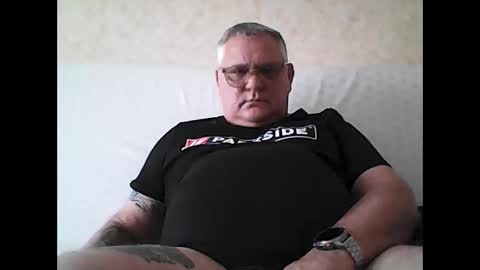 Snapshot of thierrysymp chatting on 10/23/25, 03:33 Thierrysymp online show from 10/23/25, 03:33