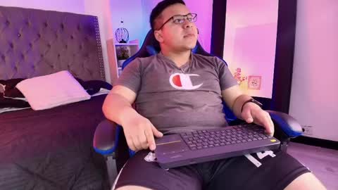 Snapshot of thiiago_saenz chatting on 05/06/26, 11:59 Thiiago Saenz online show from 05/06/26, 11:59