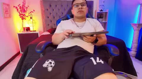 Snapshot of thiiago_saenz chatting on 05/07/26, 12:10 Thiiago Saenz online show from 05/07/26, 12:10