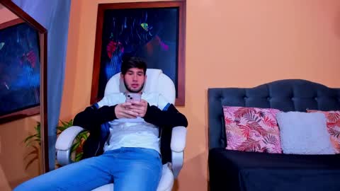 Snapshot of thiiago_tay chatting on 12/05/24, 12:44 Thiiago online show from 12/05/24, 12:44