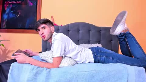 Snapshot of thiiago_tay chatting on 12/16/24, 04:05 Thiiago online show from 12/16/24, 04:05