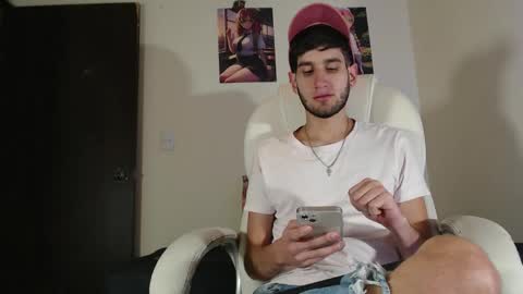 Snapshot of thiiago_tay chatting on 12/21/24, 12:20 Thiiago online show from 12/21/24, 12:20