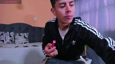 Snapshot of thiiago_tay chatting on 03/02/25, 12:54 Thiiago online show from 03/02/25, 12:54