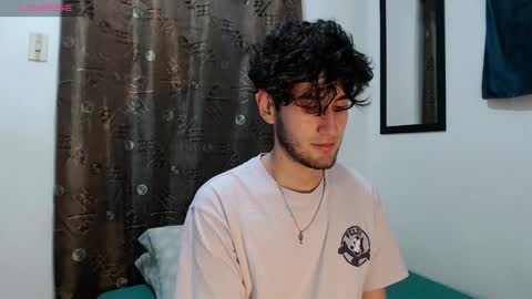 Snapshot of thiiago_tay chatting on 09/19/25, 06:15 Thiiago online show from 09/19/25, 06:15