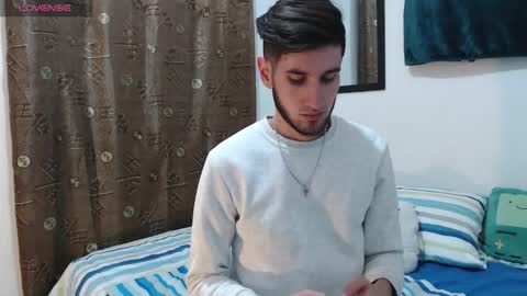 Snapshot of thiiago_tay chatting on 10/15/25, 05:51 Thiiago online show from 10/15/25, 05:51