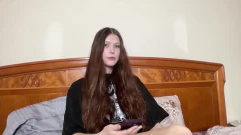 Snapshot of thingstheydidformeoutoflove chatting on 11/16/25, 01:39 alex online show from 11/16/25, 01:39