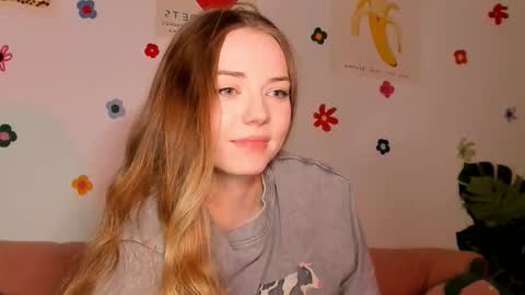 Snapshot of thisisamelia chatting on 10/24/25, 06:15 Amelia  shows on mondays fridays and sundays  if anything changes im giving updates on my fansly  online show from 10/24/25, 06:15