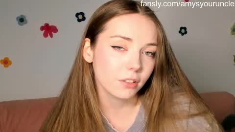 Snapshot of thisisamelia chatting on 04/27/26, 04:27 Amelia shows on mondays fridays and sundays if anything changes im giving updates on my fansly online show from 04/27/26, 04:27