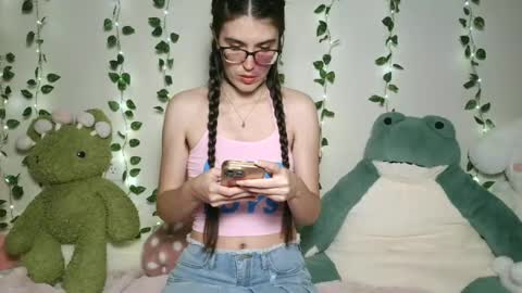 thistlefernsby online show from 06/17/26, 01:08