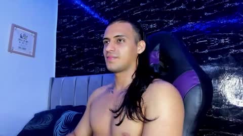 Snapshot of thomas__wayne chatting on 11/16/25, 12:16 Thomas online show from 11/16/25, 12:16