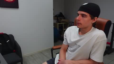 Snapshot of thomas_brons chatting on 06/25/26, 05:12 THOMAS BRONS online show from 06/25/26, 05:12