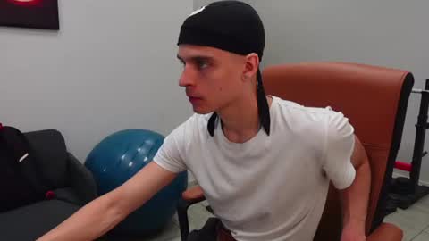 Snapshot of thomas_brons chatting on 06/28/26, 05:35 THOMAS BRONS online show from 06/28/26, 05:35