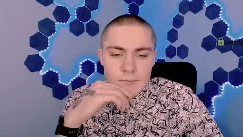 Snapshot of thomas_crow chatting on 11/21/25, 09:41 thomas_crow online show from 11/21/25, 09:41