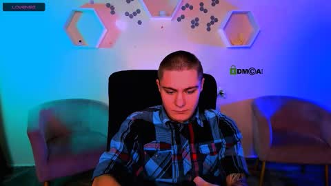 Snapshot of thomas_crow chatting on 11/25/25, 09:42 thomas_crow online show from 11/25/25, 09:42