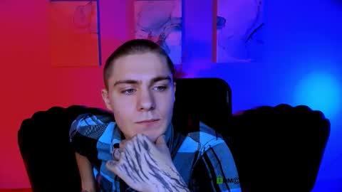 Snapshot of thomas_crow chatting on 11/28/25, 09:56 thomas_crow online show from 11/28/25, 09:56