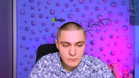 Snapshot of thomas_crow chatting on 12/19/25, 10:00 thomas_crow online show from 12/19/25, 10:00