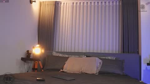 Thomas Falcon online show from 10/23/25, 10:52