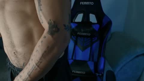 Snapshot of thomas_fit1 chatting on 07/04/26, 01:23 Thomas 3 JUST STAY AND BE MY LAST LOVE online show from 07/04/26, 01:23