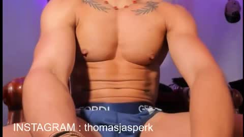 Snapshot of thomas_k7 chatting on 05/07/26, 10:04 Thomas online show from 05/07/26, 10:04
