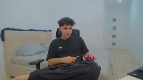 Snapshot of thomas_lawrence chatting on 12/14/24, 04:12 Thomas Lawrence online show from 12/14/24, 04:12