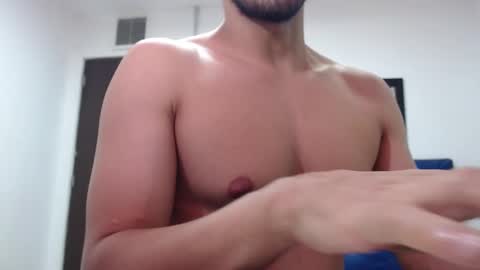 Snapshot of thomas_neuman chatting on 02/08/25, 08:21 Thomas online show from 02/08/25, 08:21