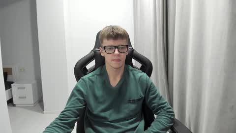 Snapshot of thomas_shelbivip chatting on 01/13/25, 07:21 Tomas online show from 01/13/25, 07:21