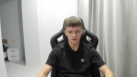 Snapshot of thomas_shelbivip chatting on 01/15/25, 04:00 Tomas online show from 01/15/25, 04:00