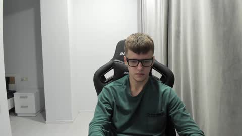 Snapshot of thomas_shelbivip chatting on 01/23/25, 06:56 Tomas online show from 01/23/25, 06:56