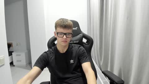 Snapshot of thomas_shelbivip chatting on 01/31/25, 08:22 Tomas online show from 01/31/25, 08:22