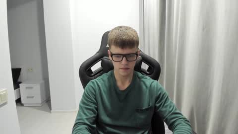 Snapshot of thomas_shelbivip chatting on 02/01/25, 05:05 Tomas online show from 02/01/25, 05:05