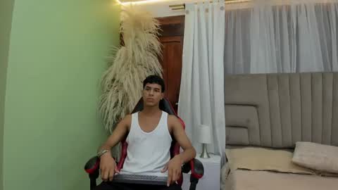 Snapshot of thomas_valkov chatting on 04/18/26, 11:25 Thomas Valkov online show from 04/18/26, 11:25