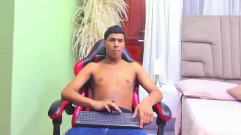 Snapshot of thomas_valkov chatting on 05/11/26, 11:05 Thomas Valkov online show from 05/11/26, 11:05