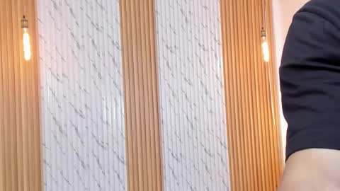 Thomas online show from 11/12/25, 11:54