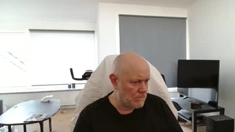 thomash32 online show from 09/11/25, 10:15