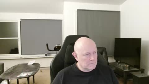 thomash32 online show from 09/13/25, 07:13