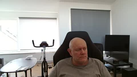 thomash32 online show from 09/16/25, 11:44