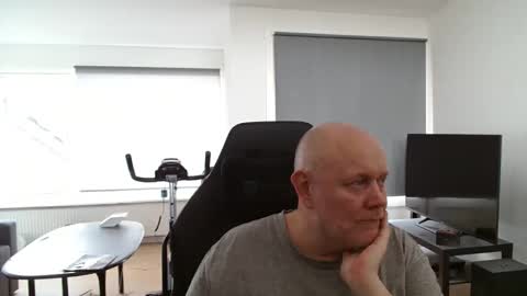 thomash32 online show from 09/21/25, 11:56