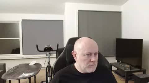 thomash32 online show from 09/27/25, 08:58