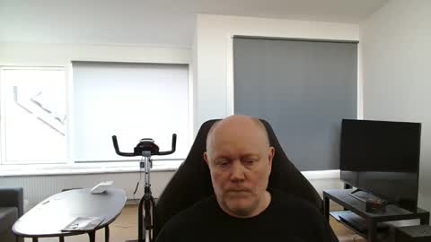 thomash32 online show from 10/06/25, 10:02