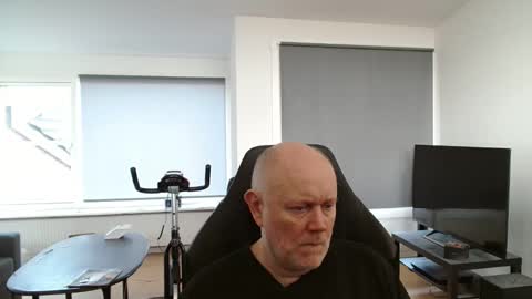 thomash32 online show from 10/10/25, 08:35