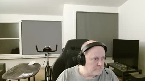 thomash32 online show from 10/10/25, 08:41