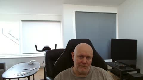 thomash32 online show from 10/12/25, 11:20