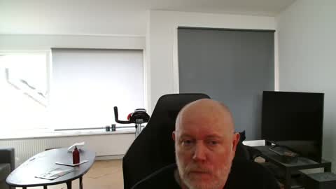 thomash32 online show from 10/23/25, 10:47