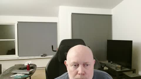 thomash32 online show from 11/07/25, 09:15