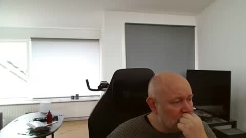 thomash32 online show from 11/10/25, 10:14