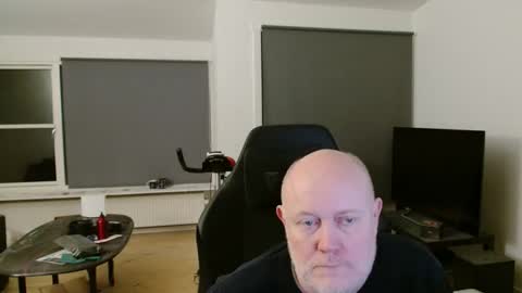 thomash32 online show from 11/12/25, 05:02