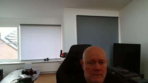 thomash32 online show from 11/22/25, 10:14